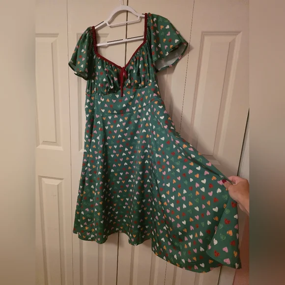 Unique Vintage Emerald Dress - Picture 3 of 6